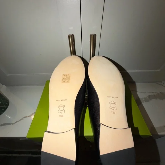 Tory Burch Women's Black Leather Loafers - Picture 4 of 8